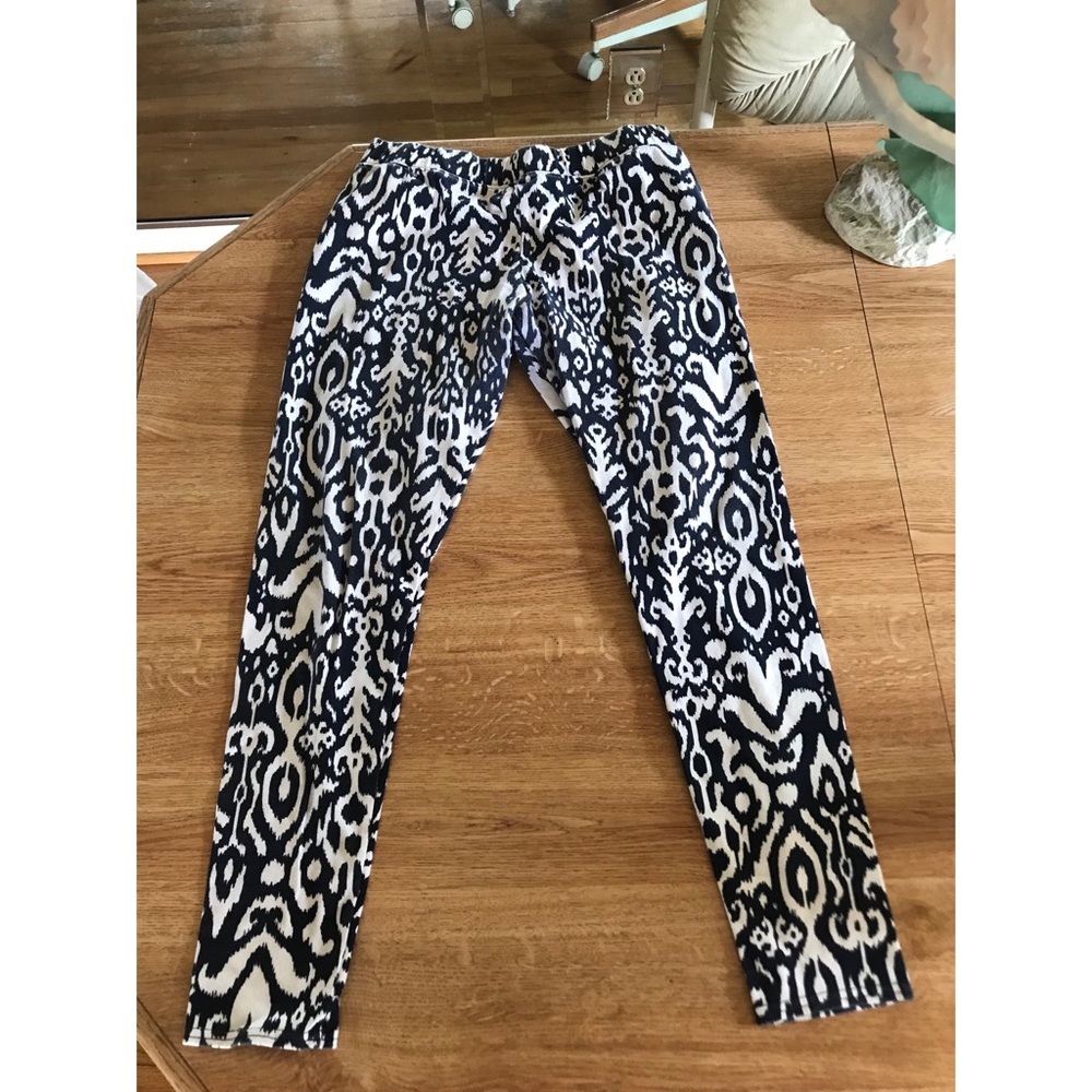 Blue and white pattern fashion leggings
